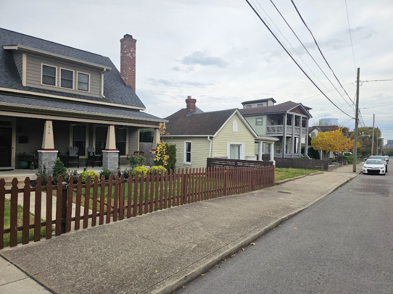 1014 11th Ave N - Photo 3 of 17