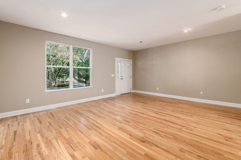 1087 Michigan Ave - Photo 3 of 19