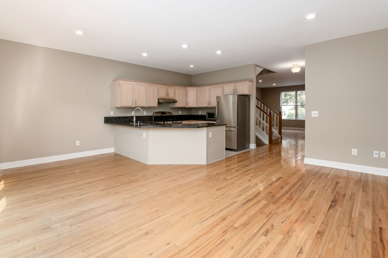 1087 Michigan Ave - Photo 5 of 19