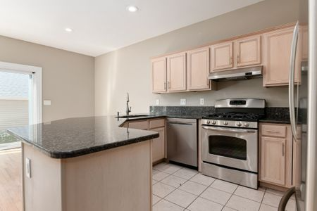 1087 Michigan Ave - Photo 6 of 19