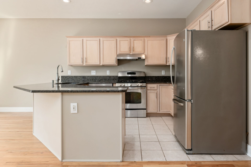 1087 Michigan Ave - Photo 7 of 19