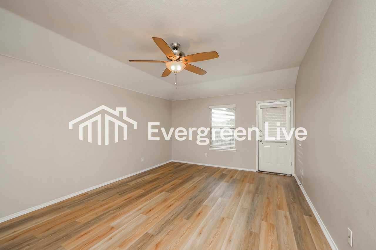 1501 Meadow Creek Dr - Photo 3 of 15