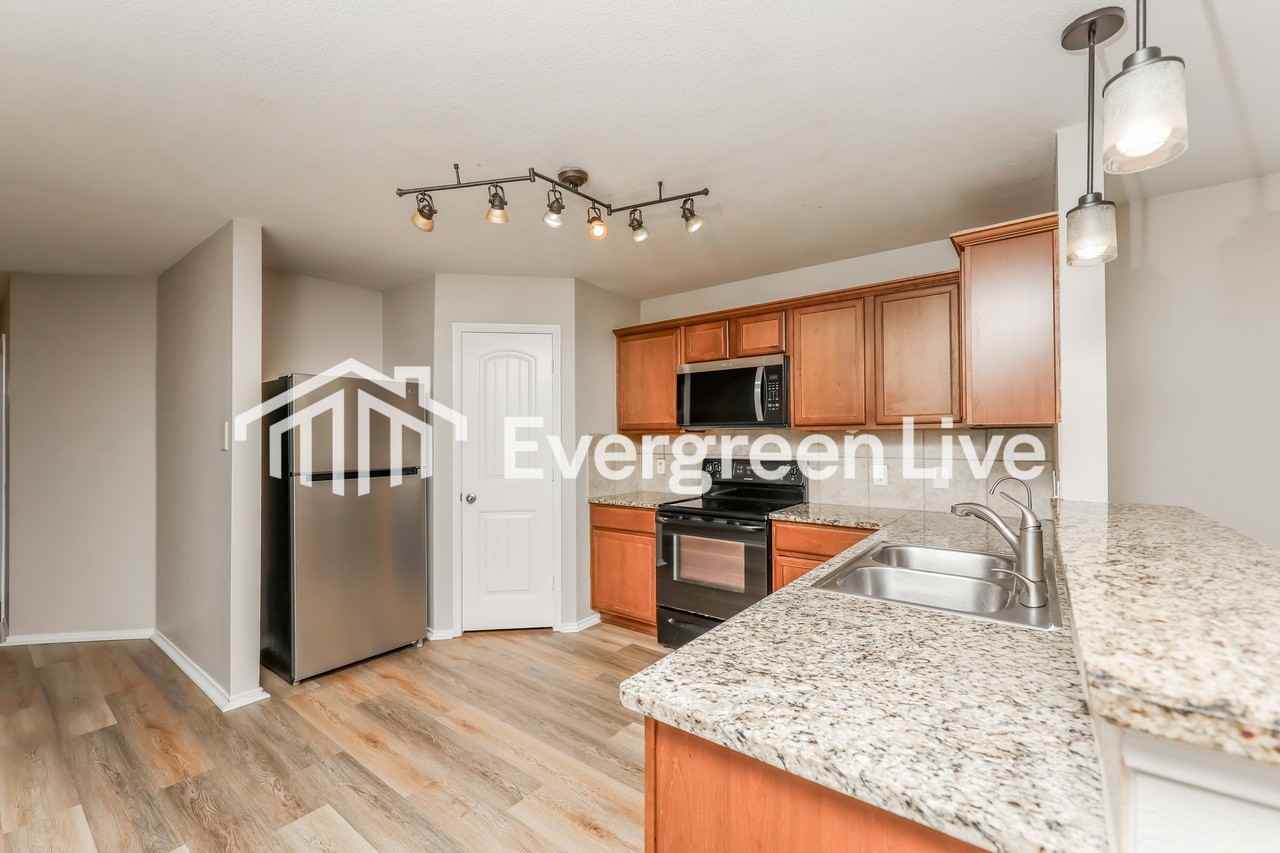 1501 Meadow Creek Dr - Photo 5 of 15