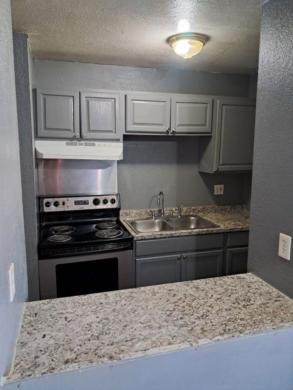 1425 Yosemite St ##2 - Photo 5 of 13