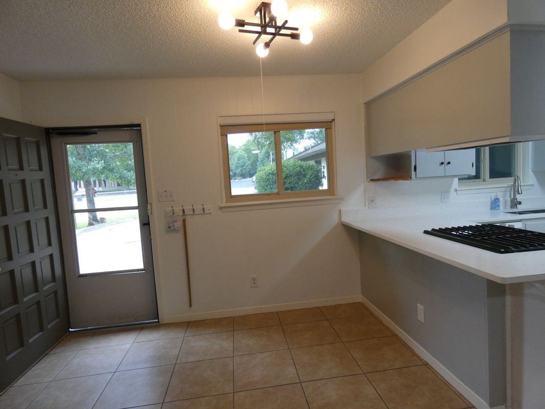 2203 Western Trails Blvd ##B - Photo 3 of 18