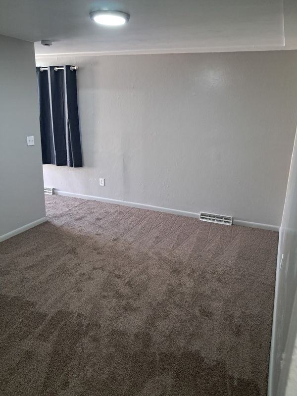 1011 Emporia St - Photo 4 of 17