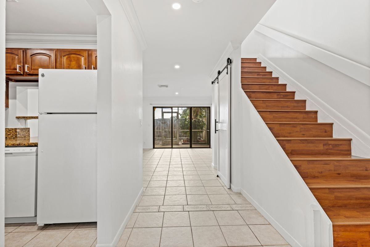 814 Hill Dr - Photo 3 of 17