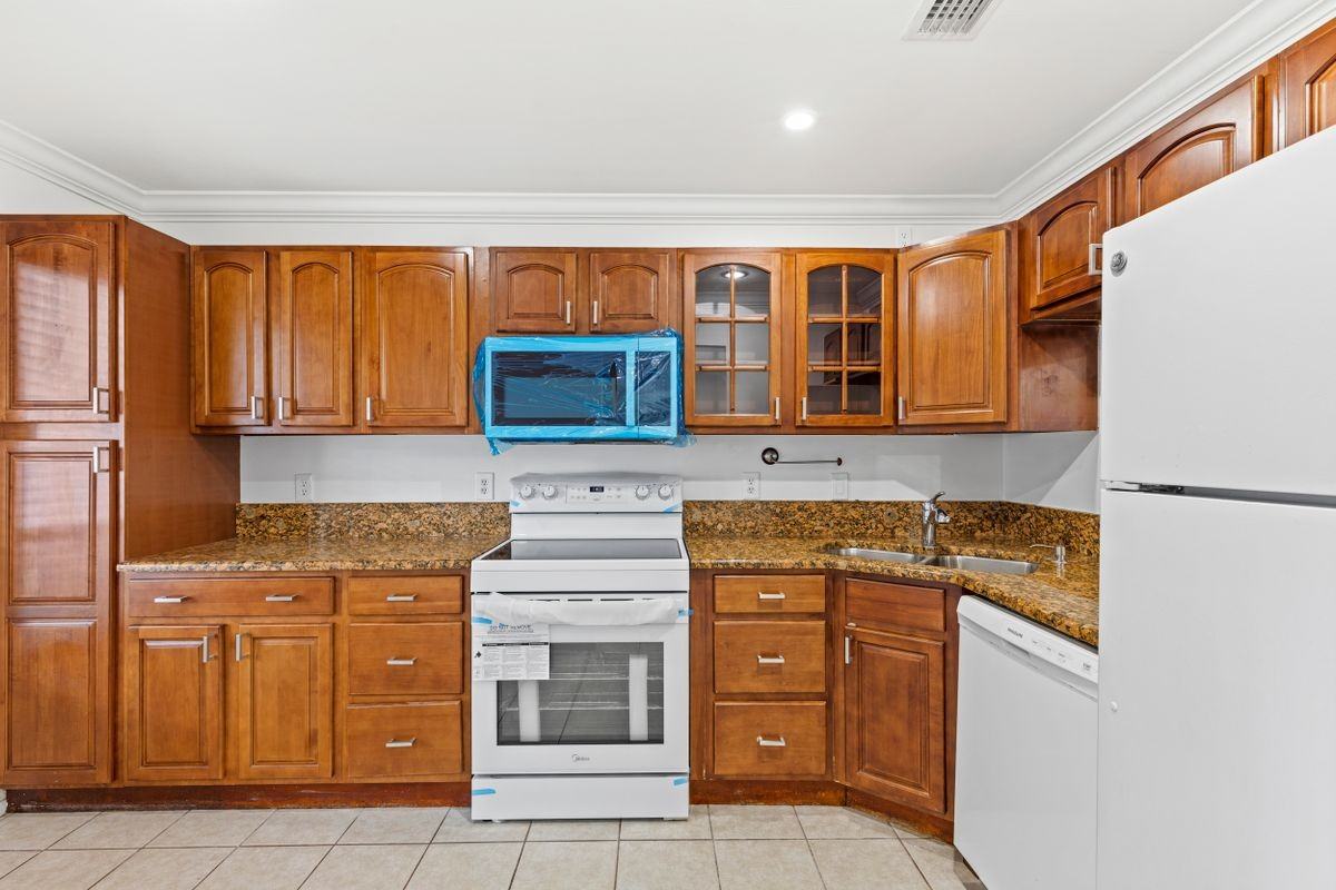 814 Hill Dr - Photo 4 of 17