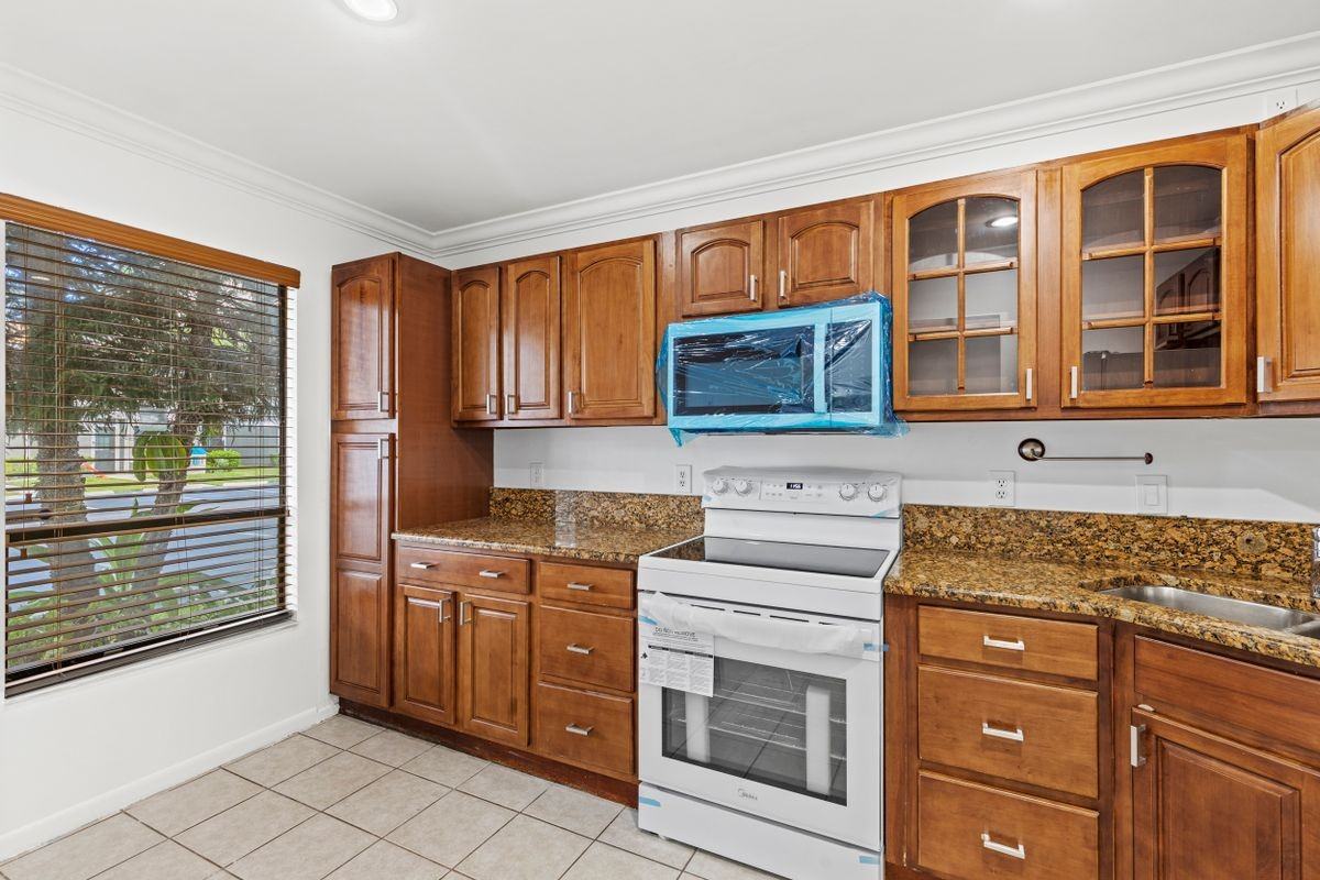 814 Hill Dr - Photo 5 of 17