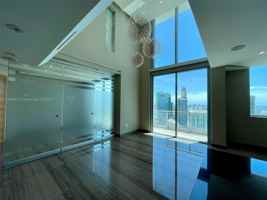 featured image of SE 3rd St & S Miami Ave