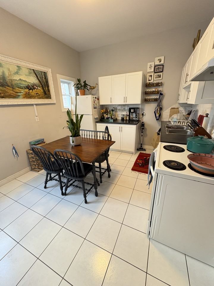 55 Barton St W. Unit 4 - Photo 7 of 15