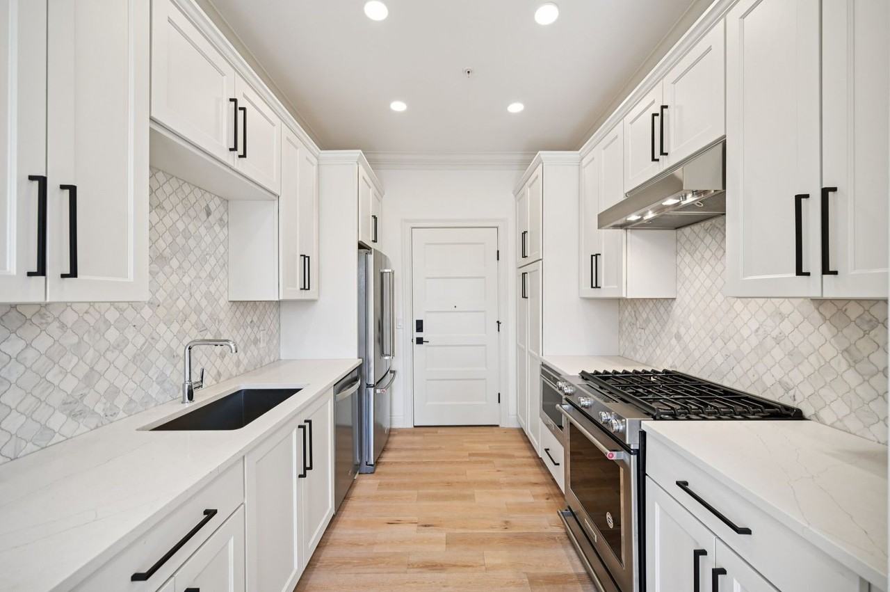 40 Lincoln - Photo 2 of 19