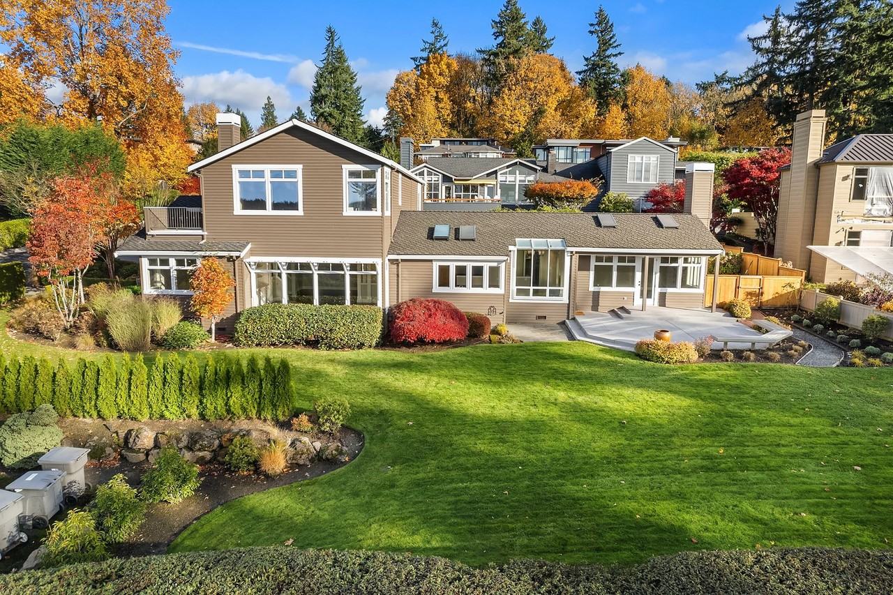 10321 Ne 55th St - Photo 2 of 40