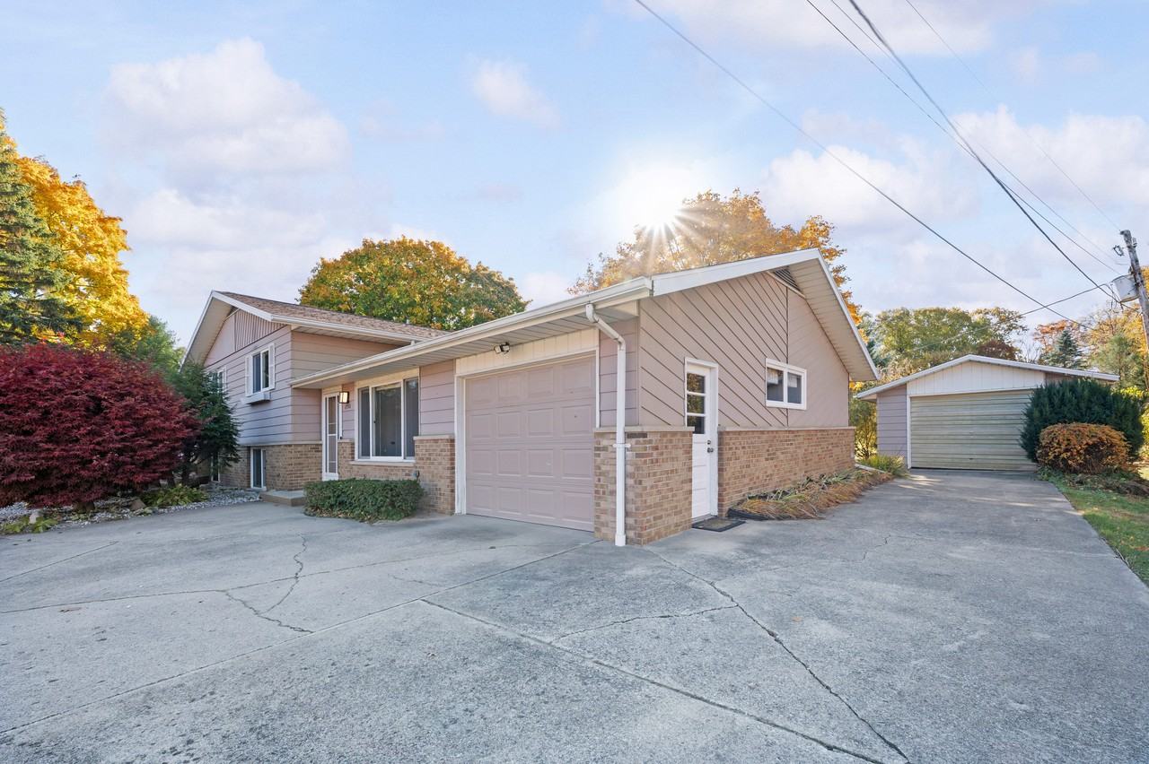 1332 W Glenlord Rd #NA - Photo 3 of 24