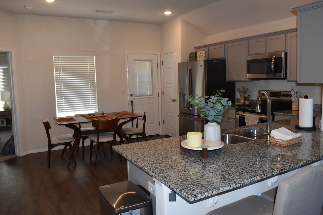 515 Ashwood St #NA - Photo 6 of 24