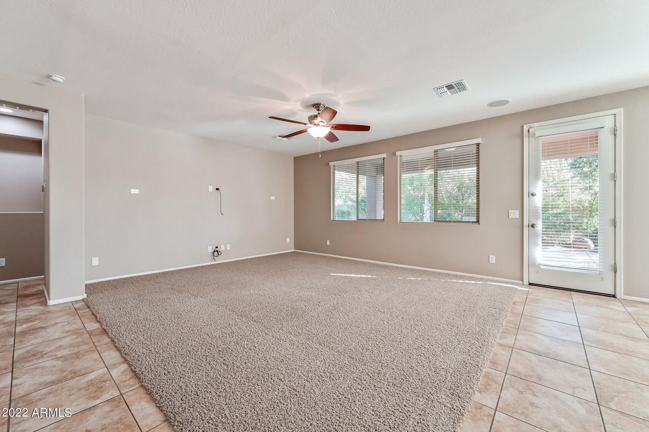 8767 West Fleetwood Lane - Photo 4 of 31