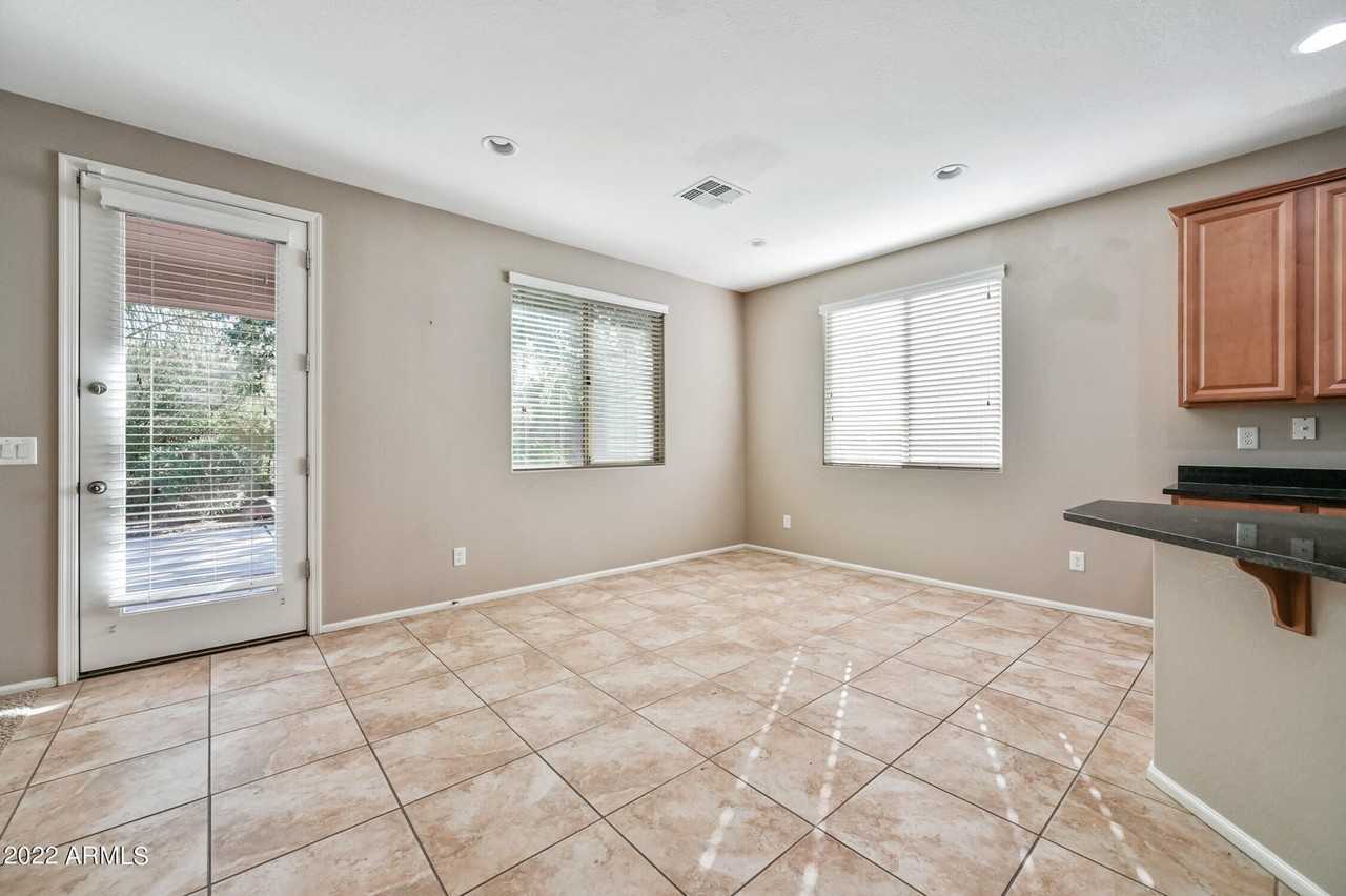 8767 West Fleetwood Lane - Photo 6 of 31