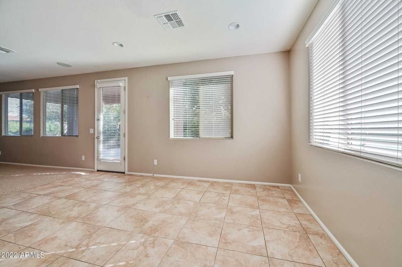 8767 West Fleetwood Lane - Photo 7 of 31