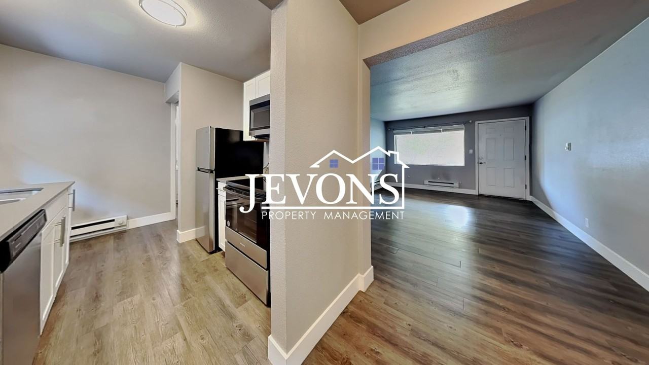 1301 N 4th St Tacoma, WA 98403 - Photo 3 of 28