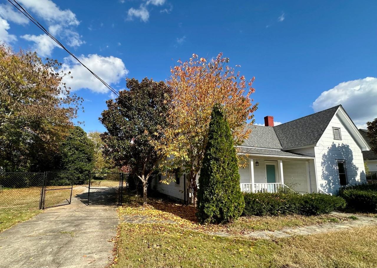 35 Burdette St - Photo 6 of 18