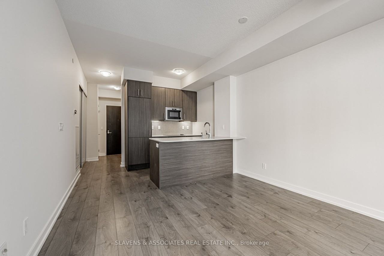 297 College Street - Photo 3 of 10