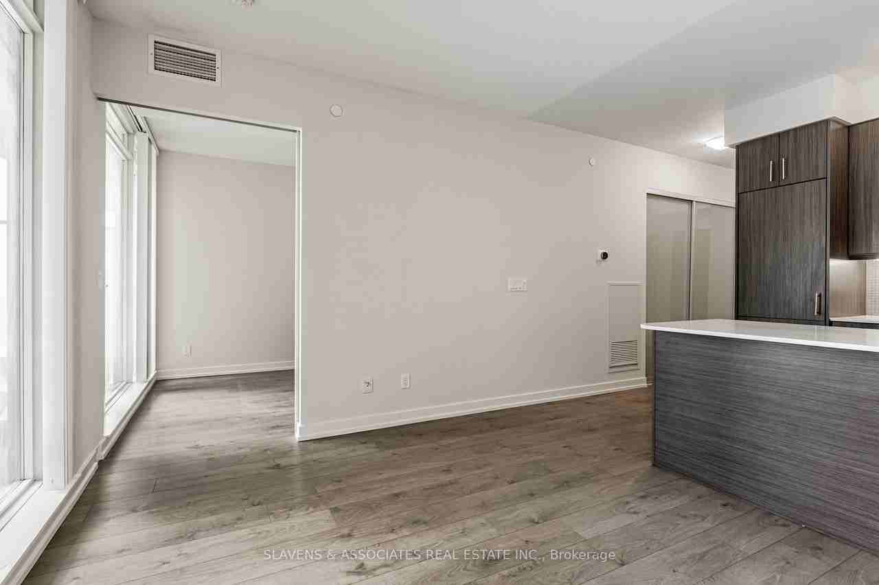 297 College Street - Photo 5 of 10