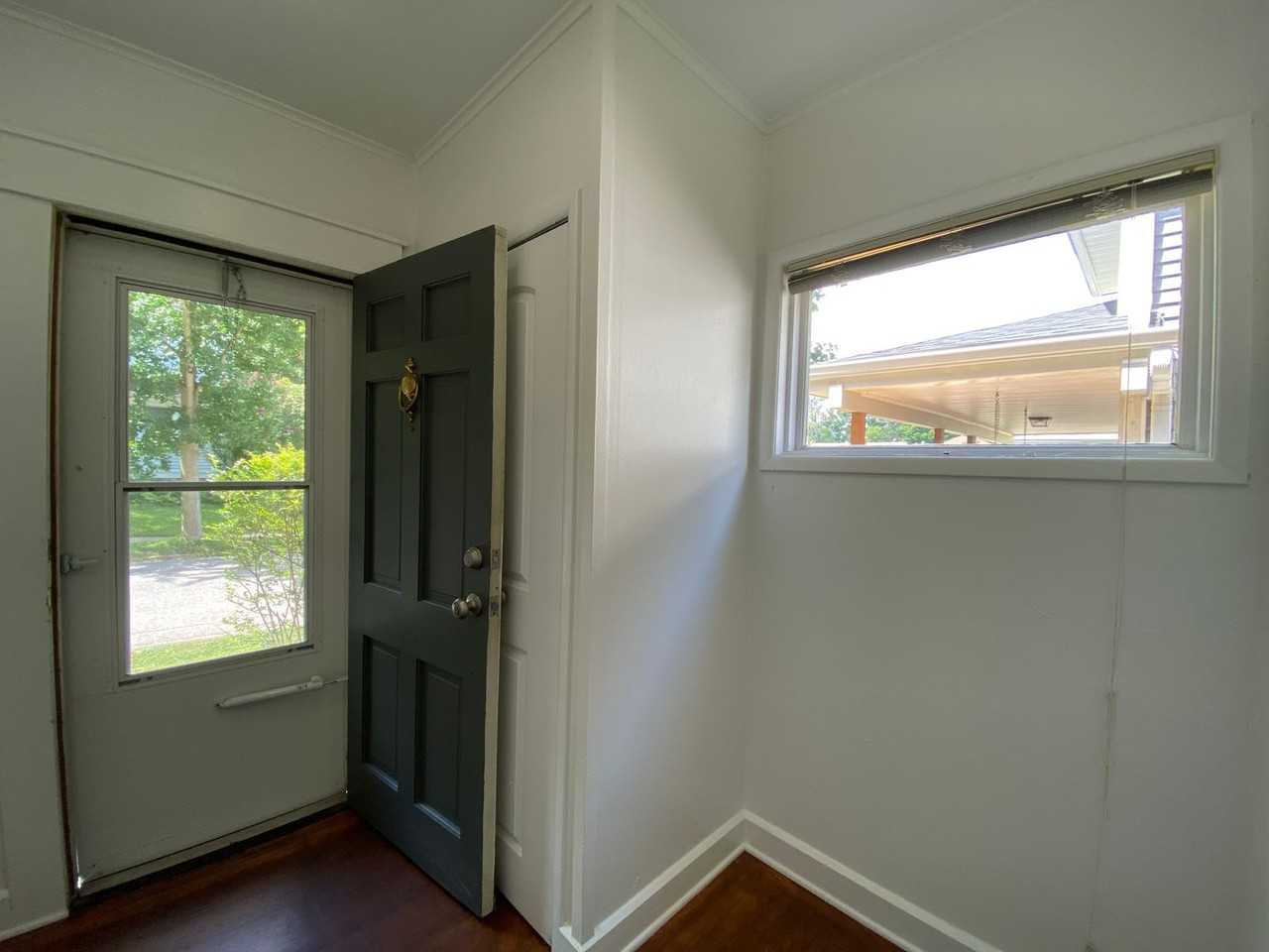 609 E University St - Photo 3 of 19