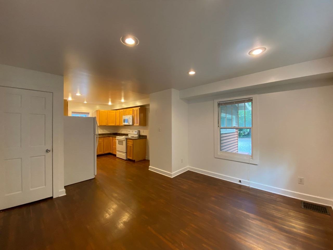 609 E University St - Photo 6 of 19