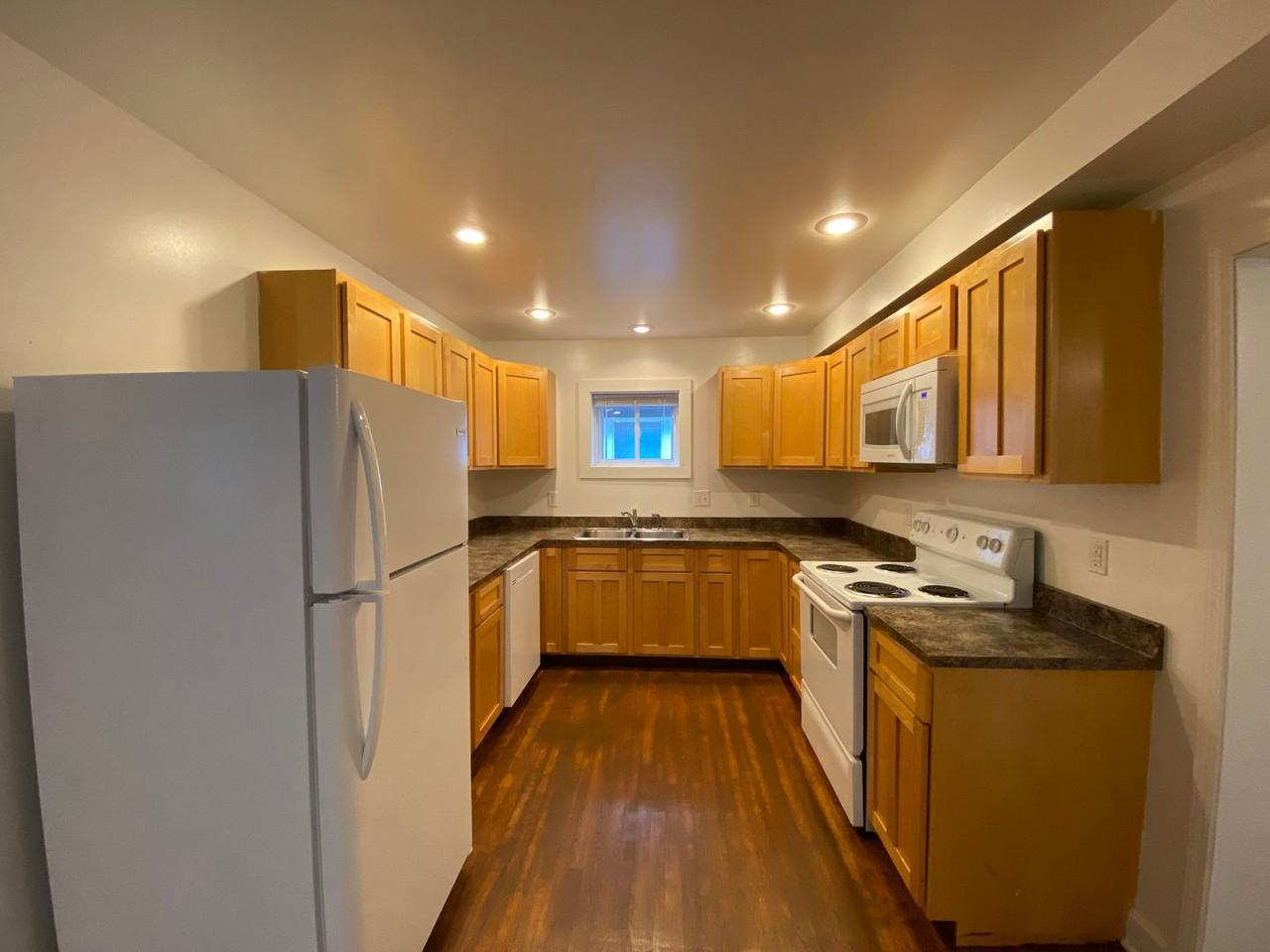 609 E University St - Photo 7 of 19