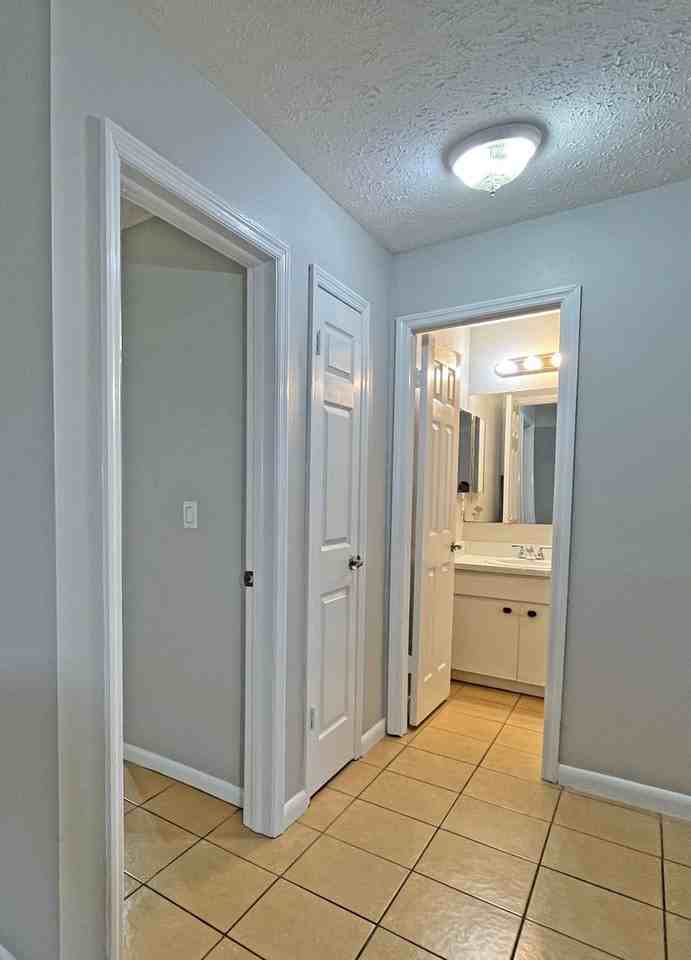 9509 Fieldview Cir #A - Photo 6 of 18