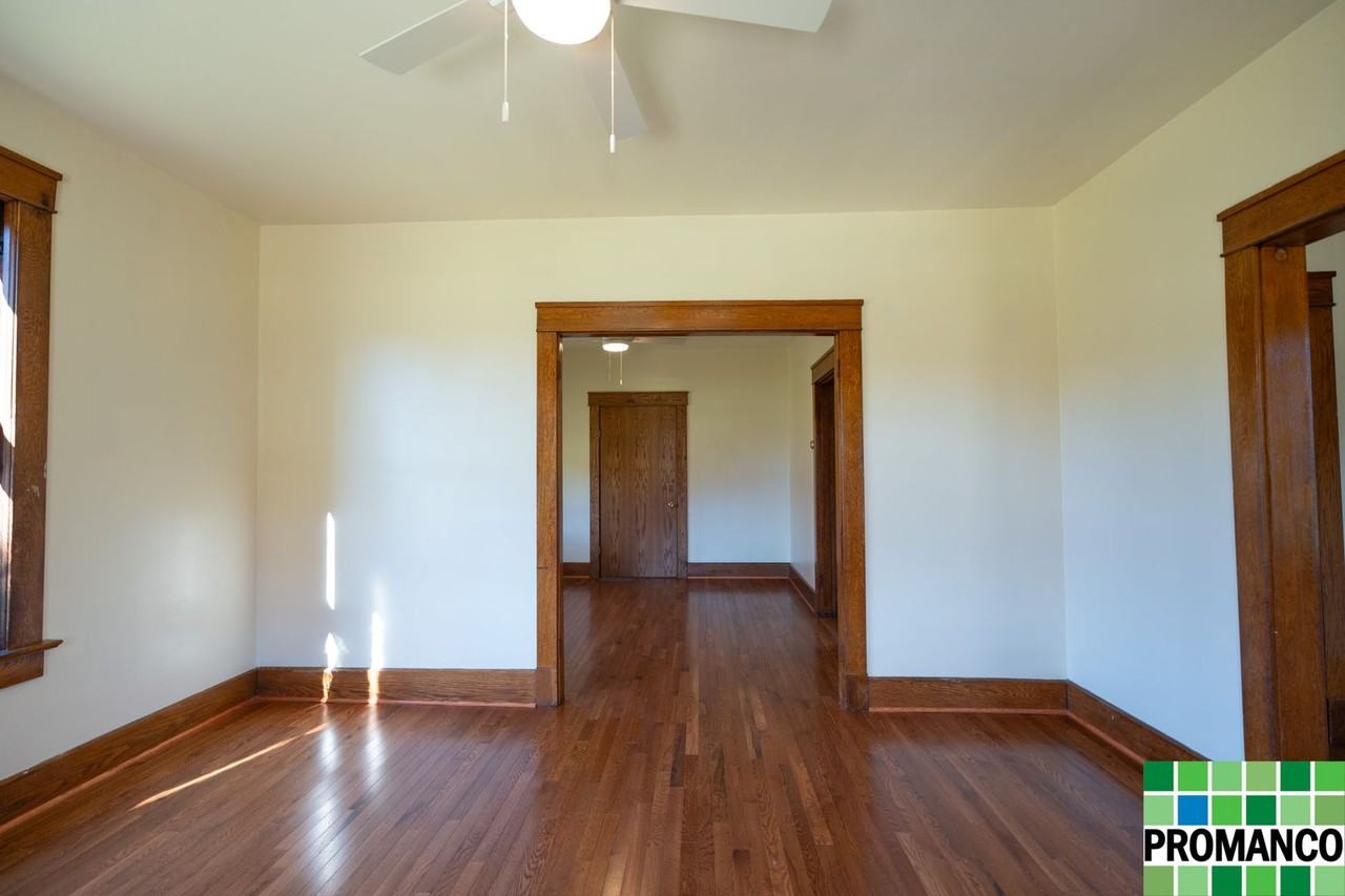 21 Moore Ave - Photo 2 of 34