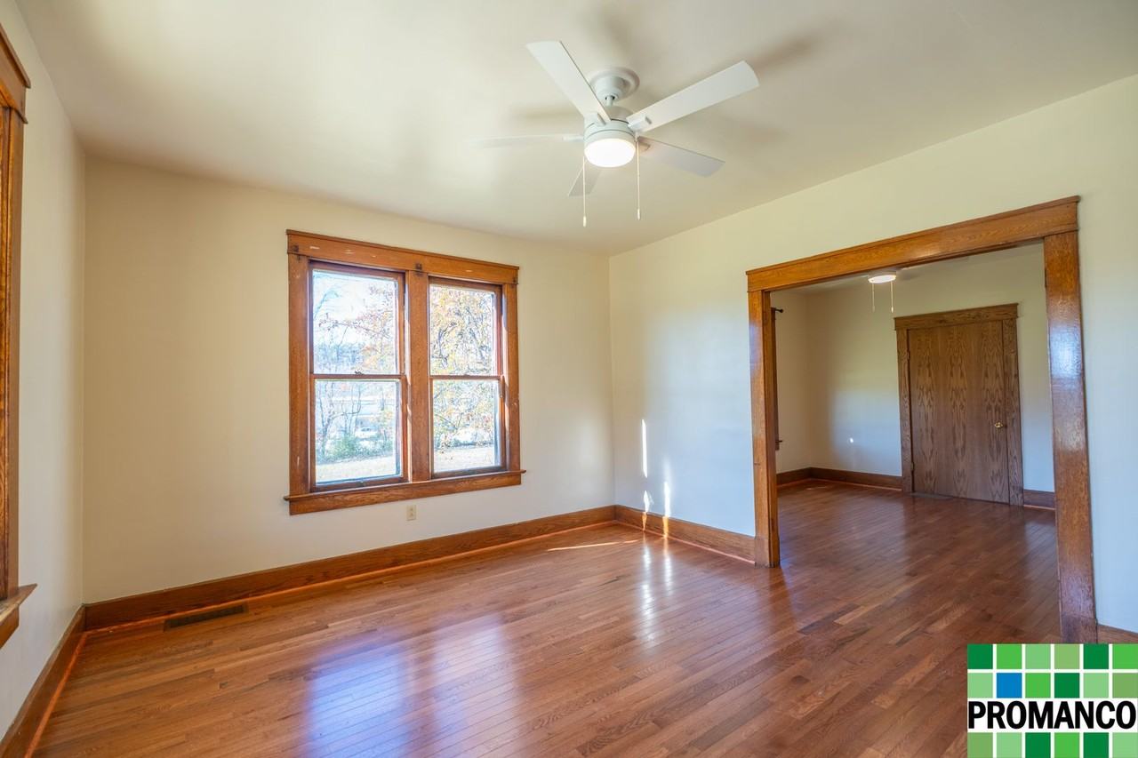 21 Moore Ave - Photo 3 of 34