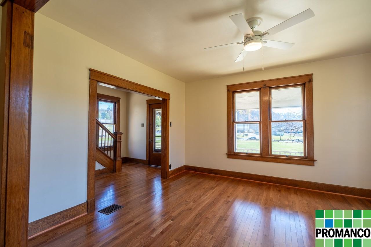 21 Moore Ave - Photo 7 of 34