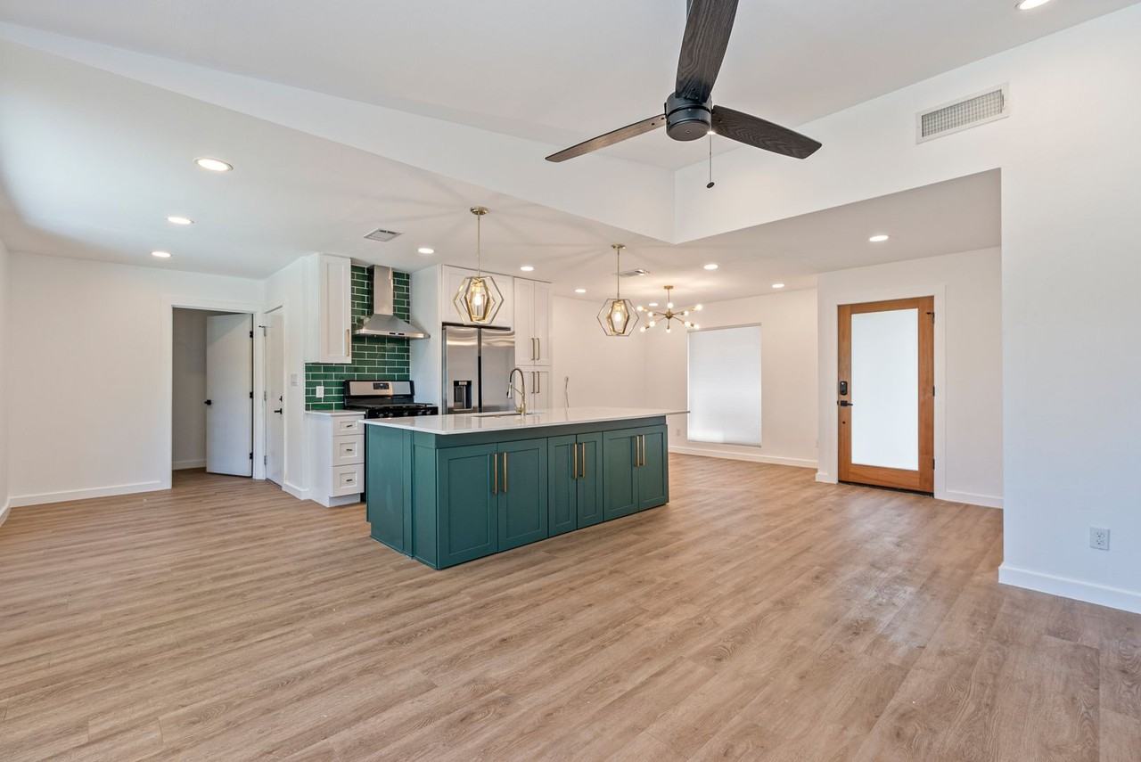 5200 King Charles Dr - Photo 4 of 21