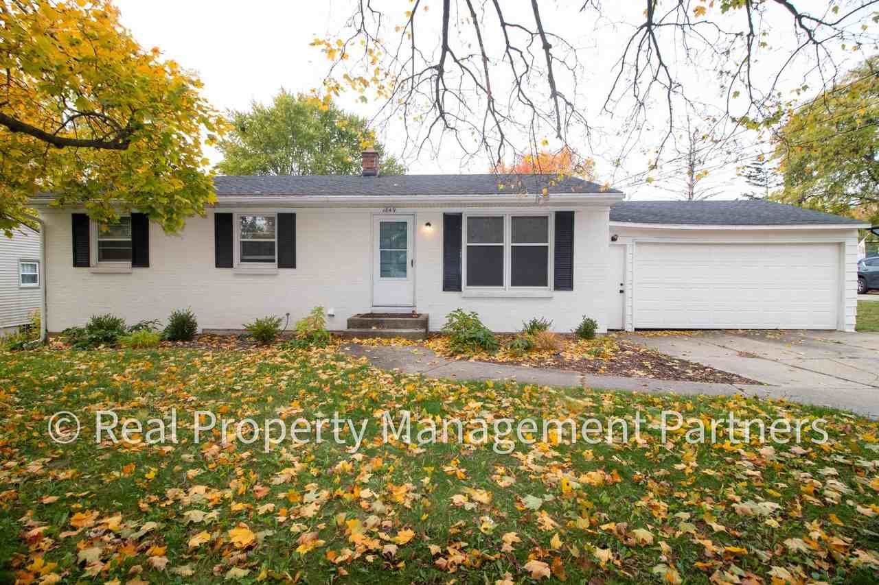 1849 Covington Dr Se - Photo 2 of 41