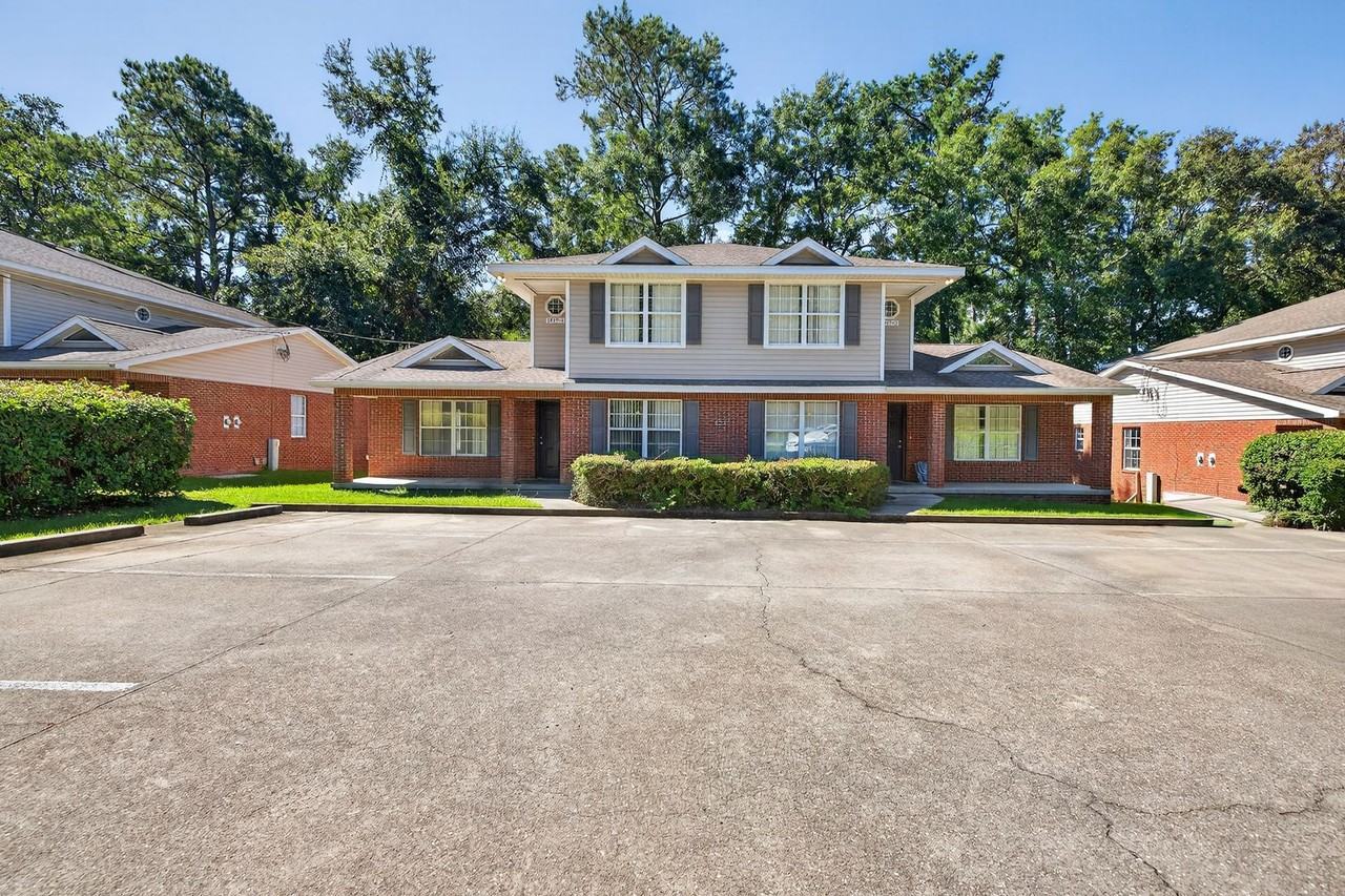 1905 HoneySuckle - Photo 2 of 12