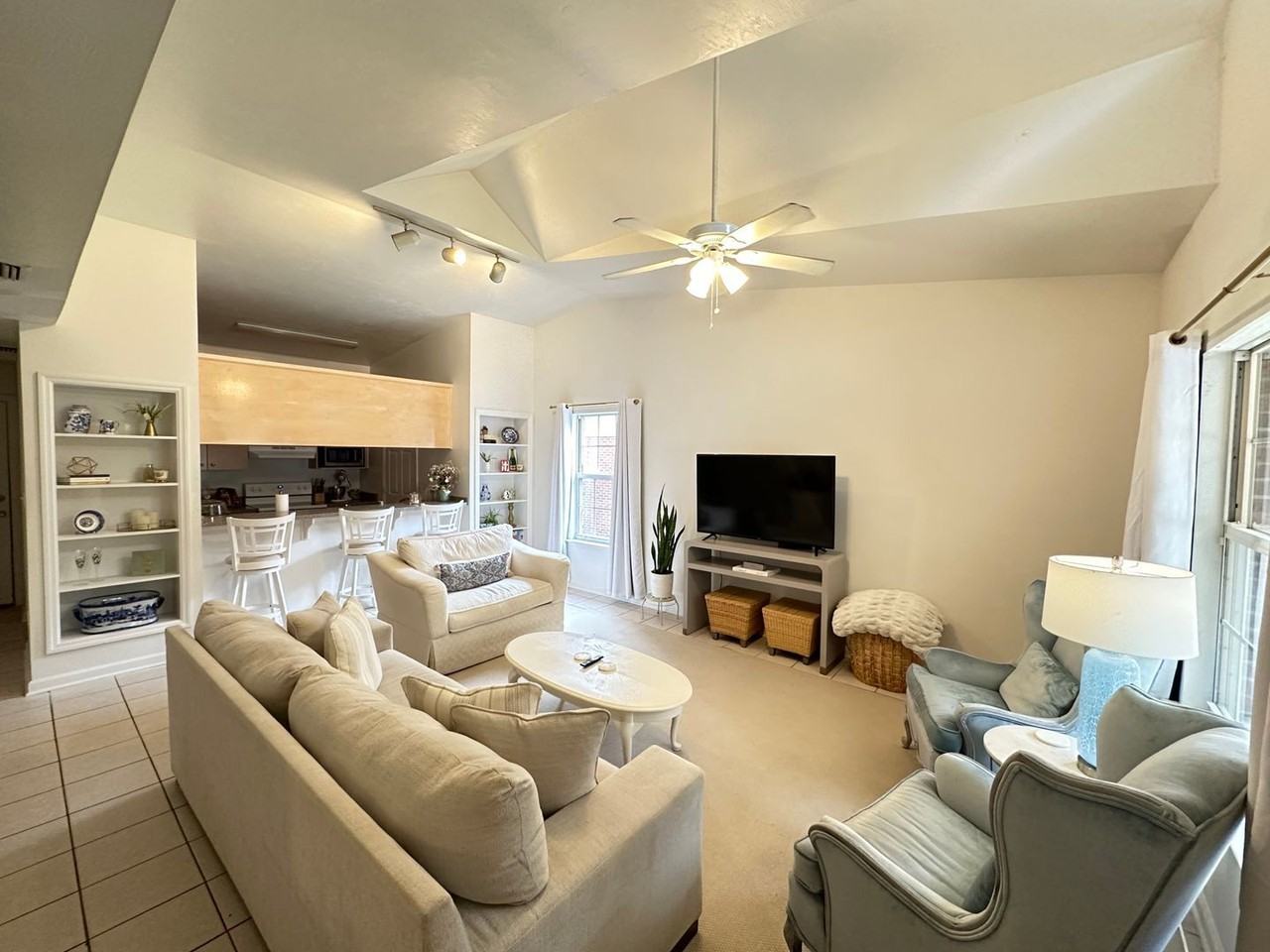 1905 HoneySuckle - Photo 3 of 12