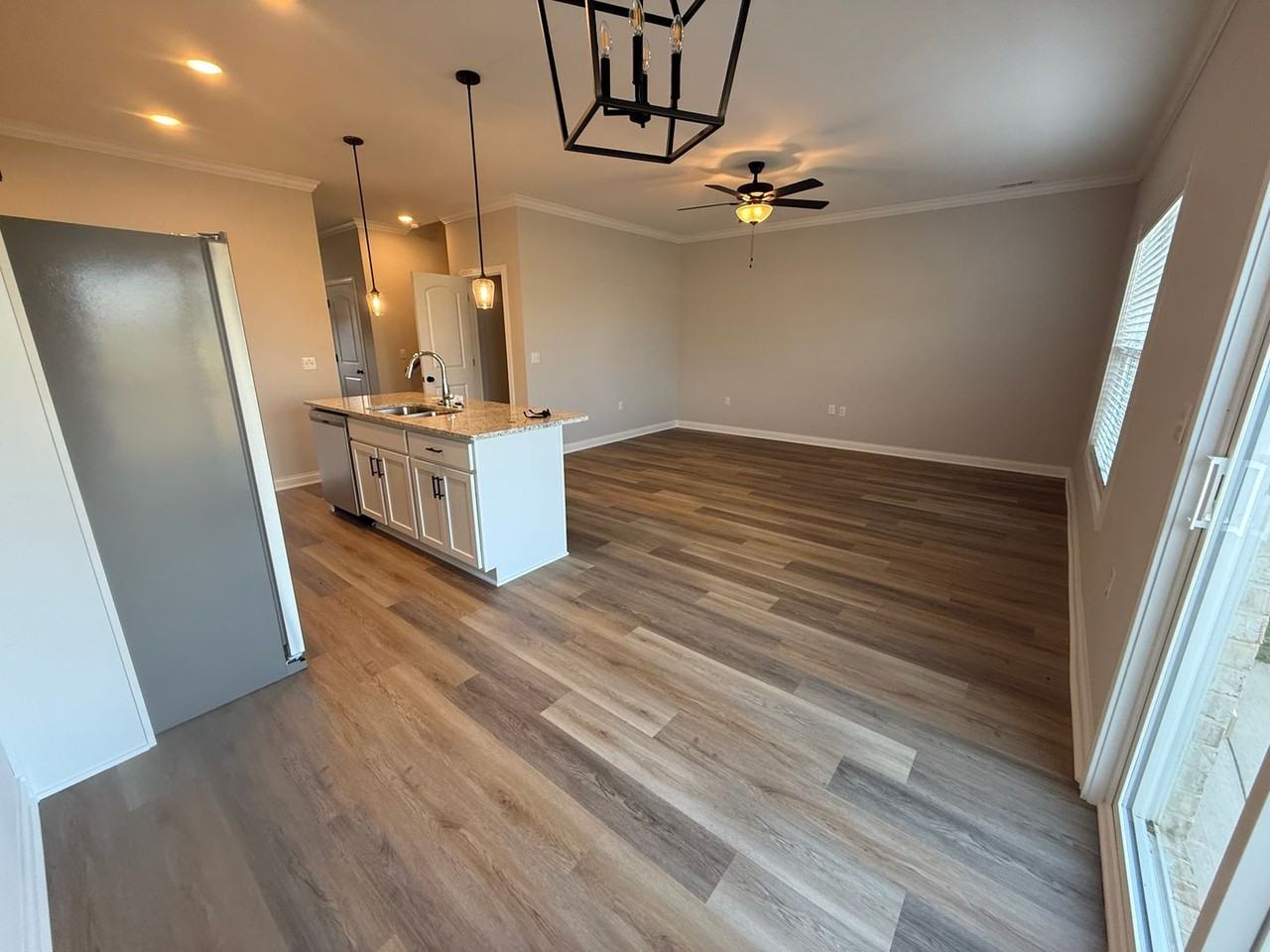 6473 Fortuna Ave - Photo 7 of 23