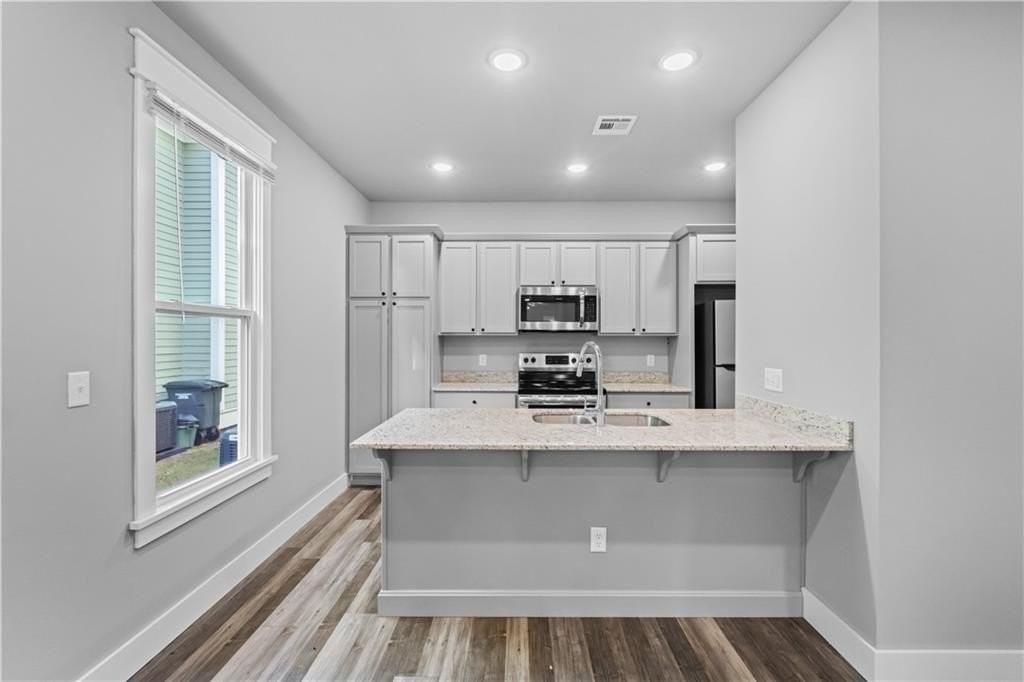 772 S Locust Ave #C4 - Photo 5 of 20