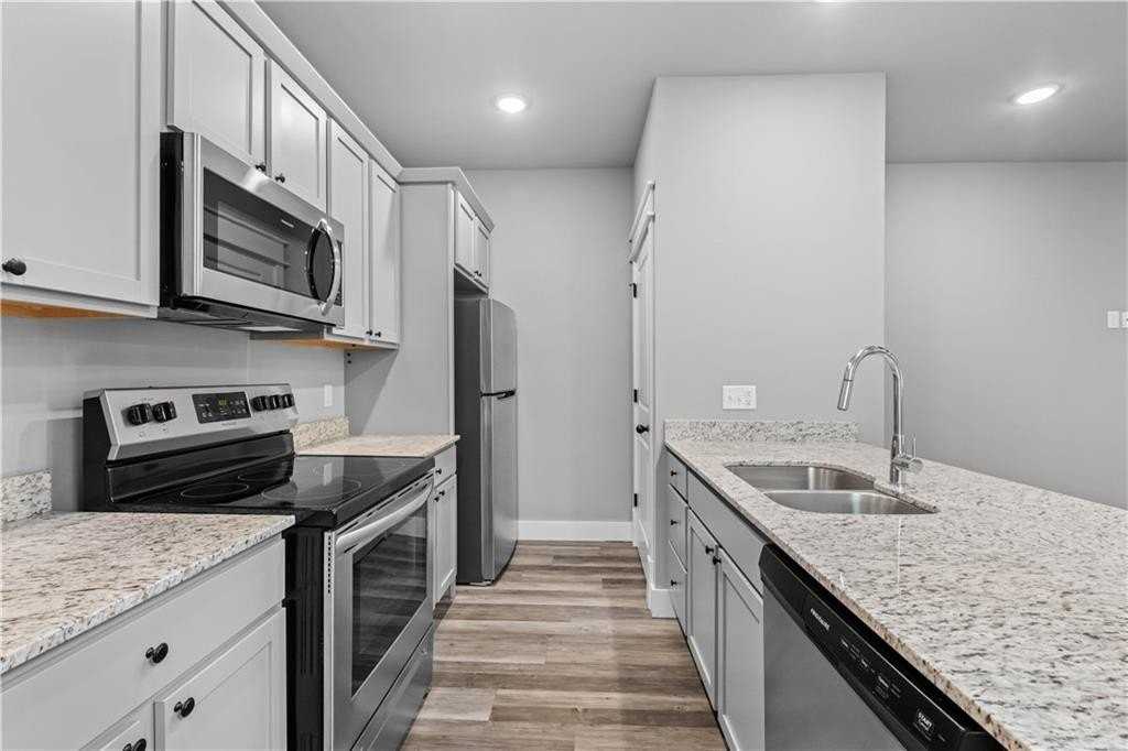 772 S Locust Ave #C4 - Photo 7 of 20