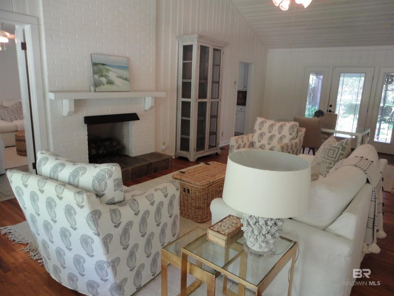 371 S Church St - Photo 4 of 17