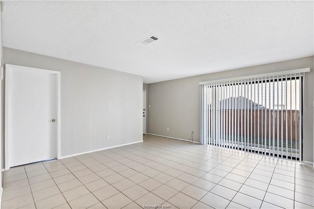 1112 Autumn Cir #D - Photo 5 of 15