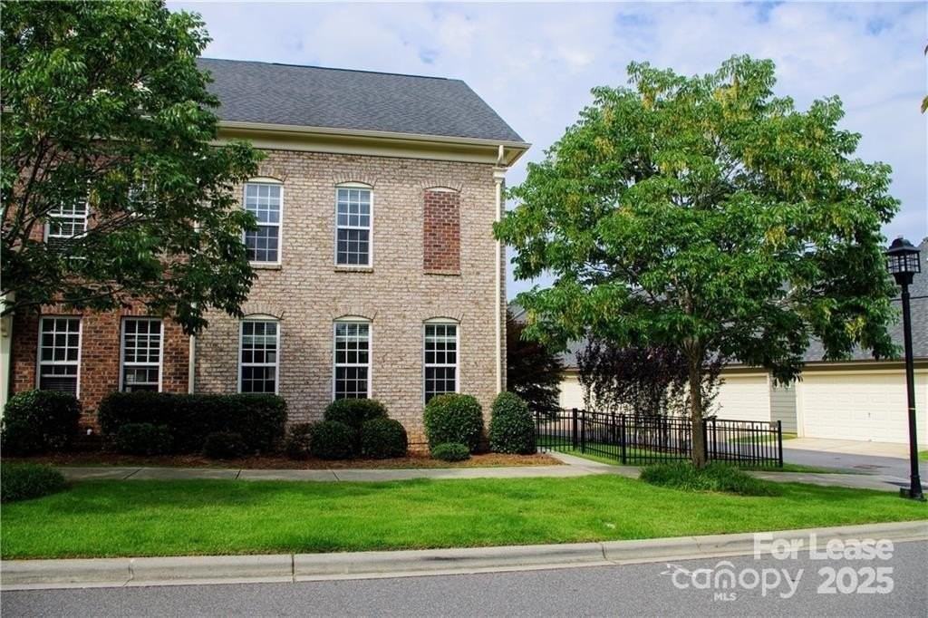 916 Gardners Way - Photo 3 of 35