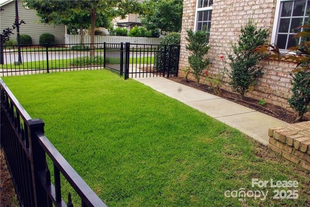 916 Gardners Way - Photo 6 of 35