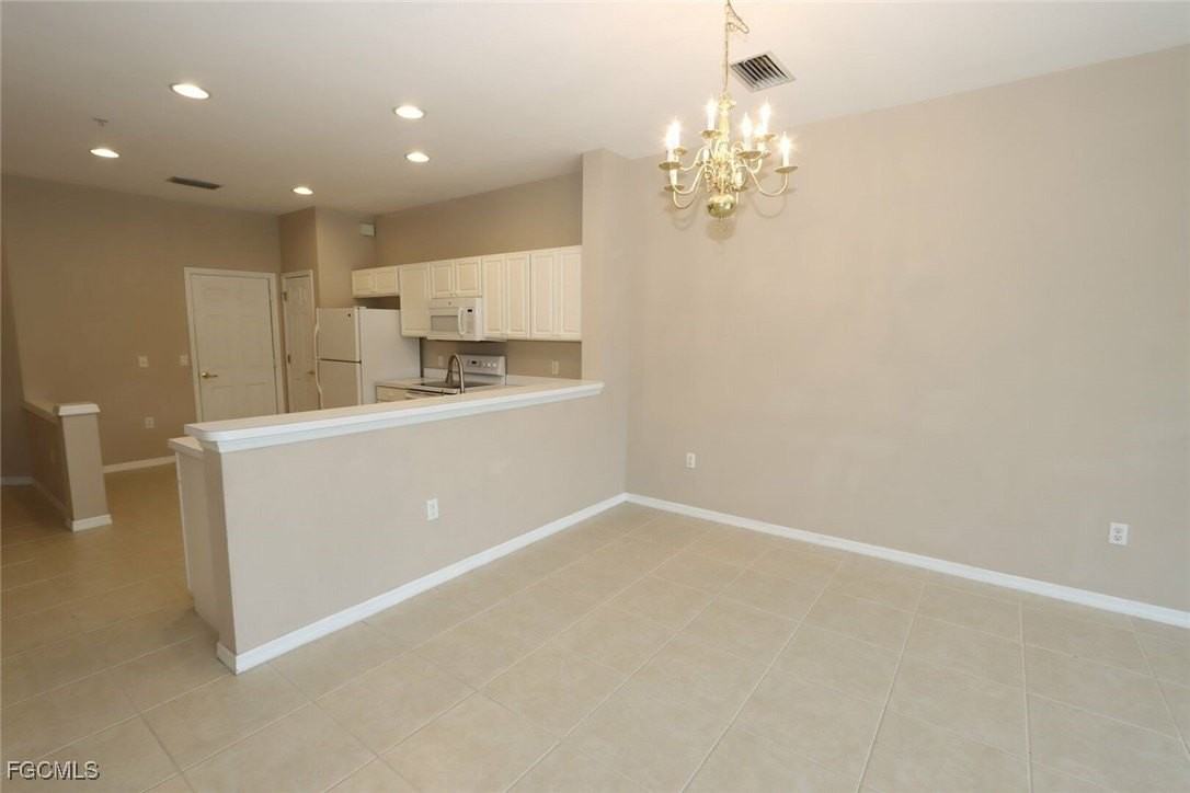 1172 Oxford Ln #27 - Photo 7 of 25