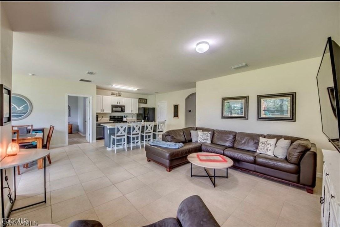 233 Se 3rd St - Photo 3 of 10