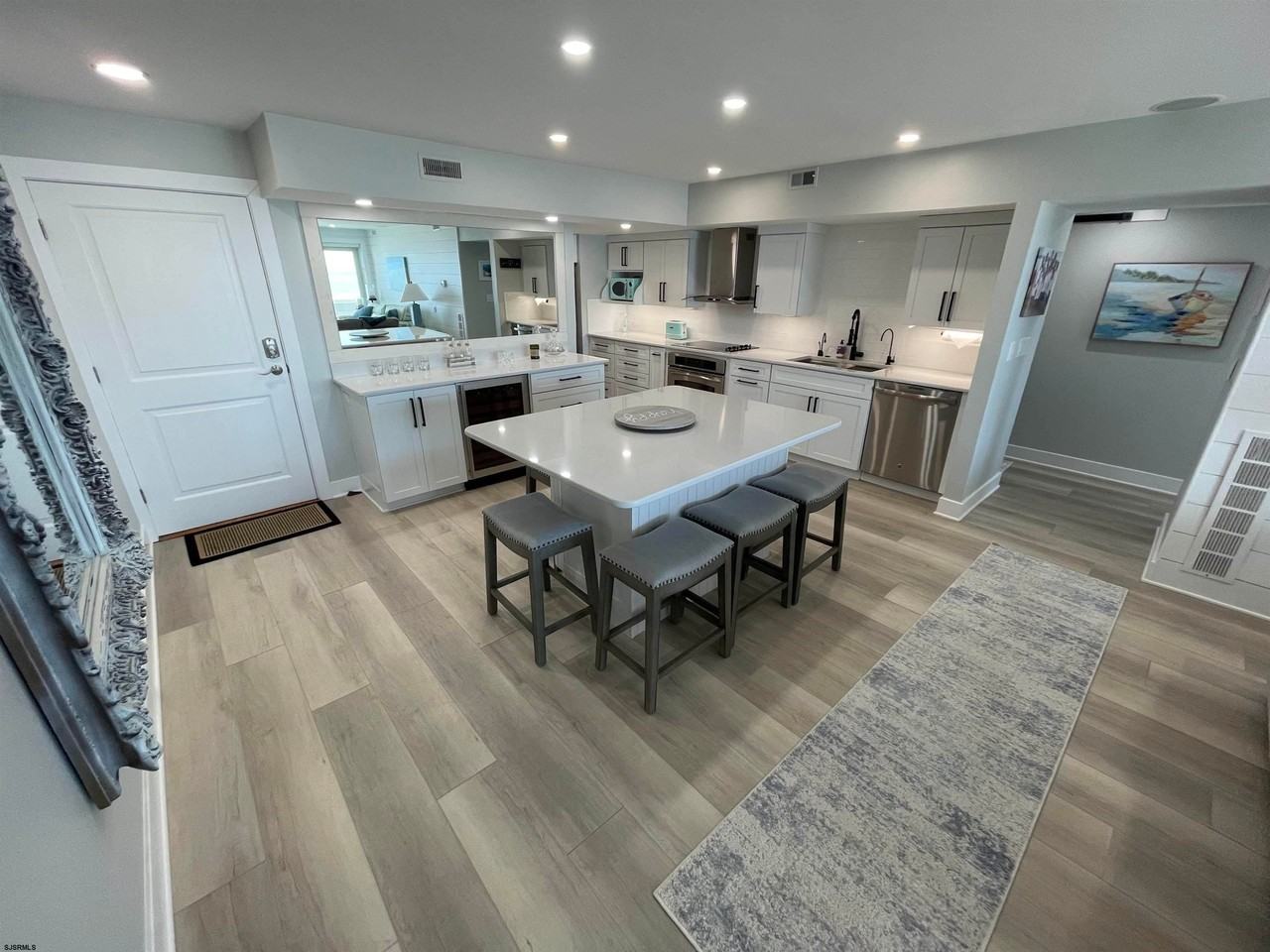 1703 Beach Ter #4N - Photo 3 of 32