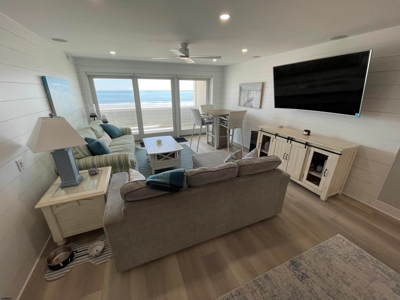 1703 Beach Ter #4N - Photo 5 of 32