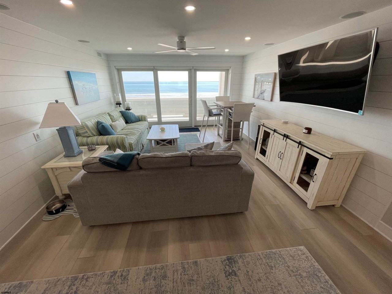 1703 Beach Ter #4N - Photo 6 of 32