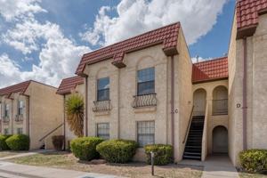 featured image of 811 Country Club Dr Se Apt 2c #2C